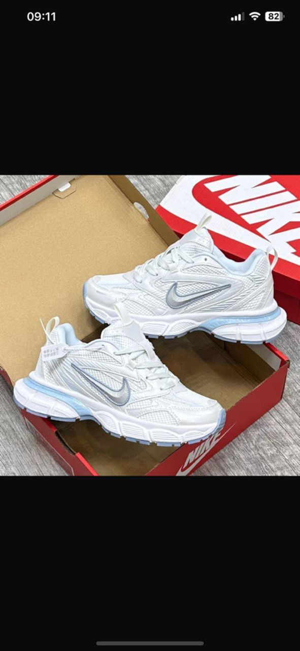 NIKE V2K RUN SNEAKERS